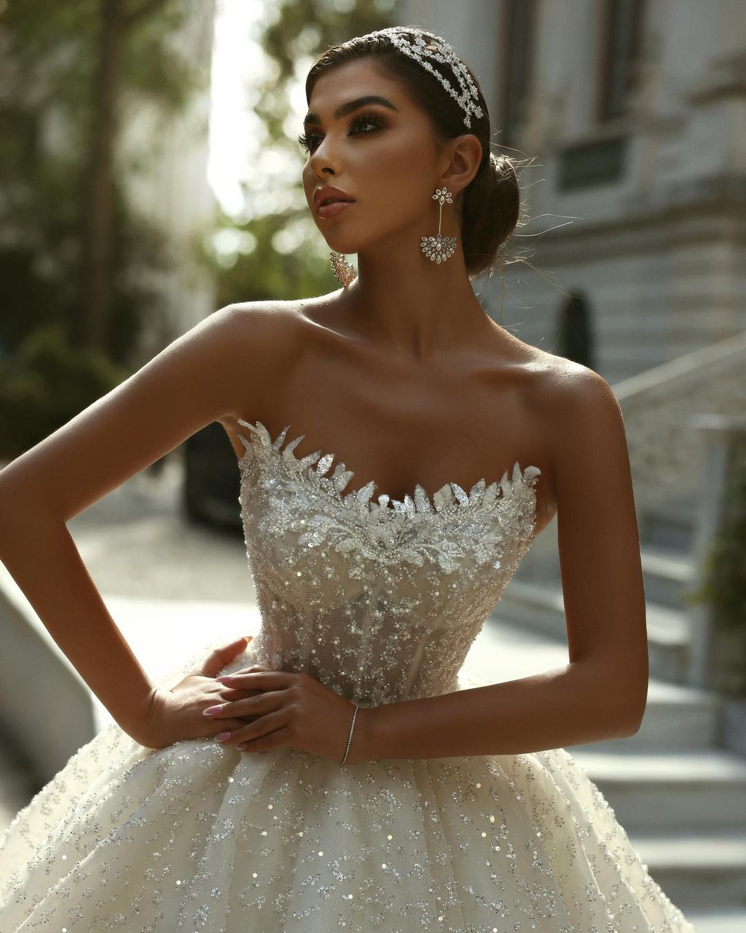 Elegant Strapless Wedding Dresses Ball Gown Sleeveless Sequined Lace Appliques Vestido De Noiva Custom Made Bridal Dress