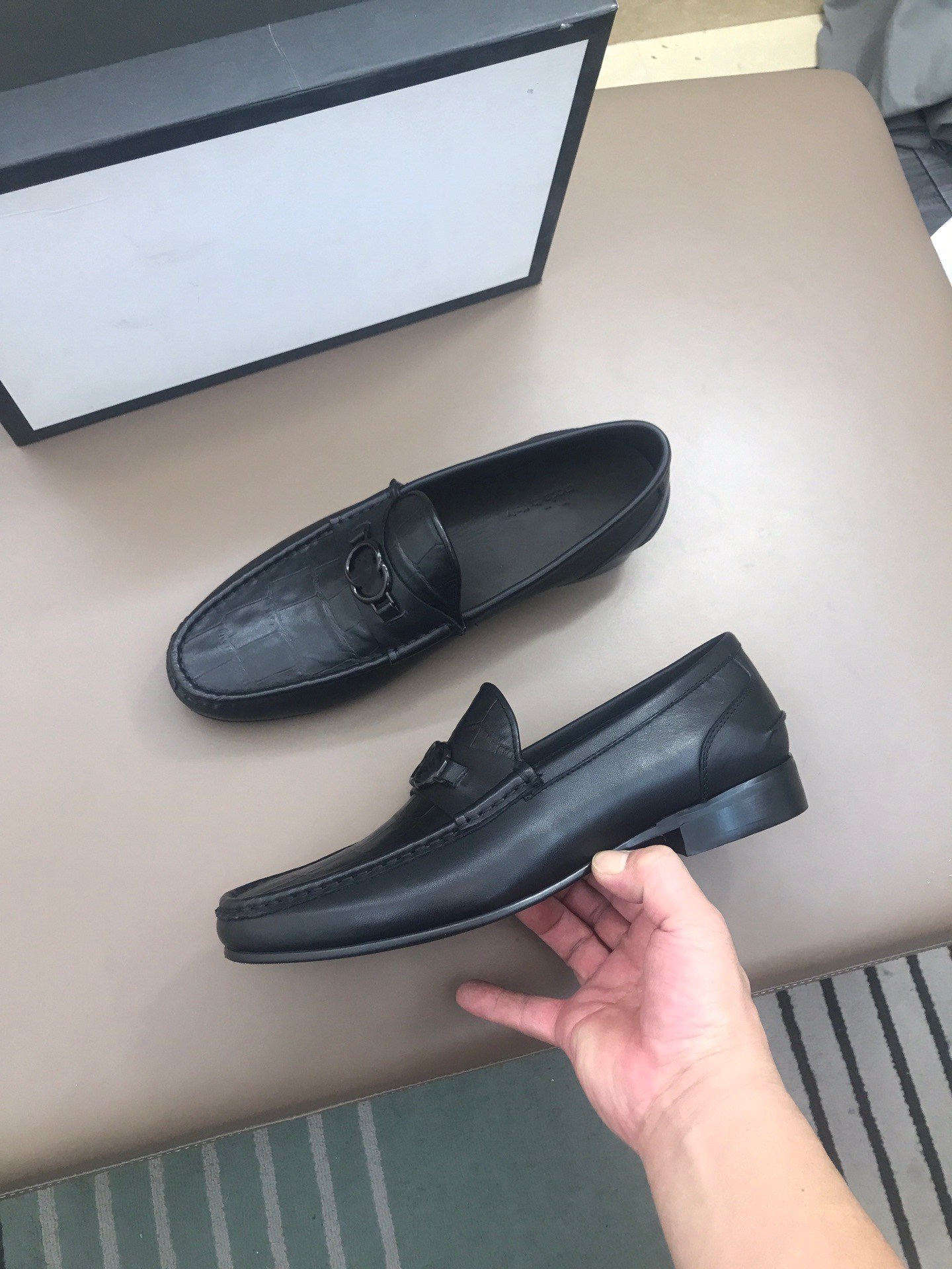 24Model New Black Leather Low Top Soft Men Designer Dress Shoes Solid Color Men Premium Patent Leather Luxury Shoes White Wedding Shoes Size 38-45