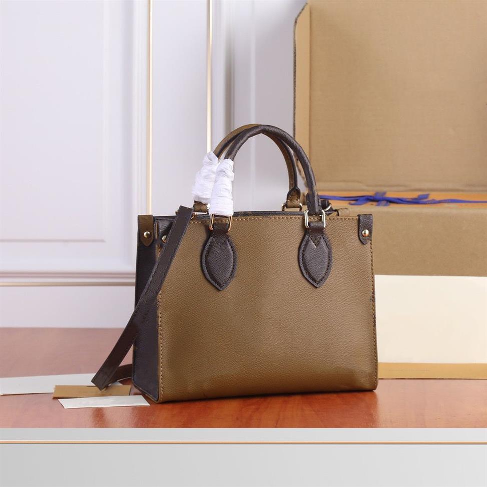 Omvänd OnTheGo PM -handväskor Kvinnor Bruna väskor Två sidfärger Designer Purses med handtag 25cm251q