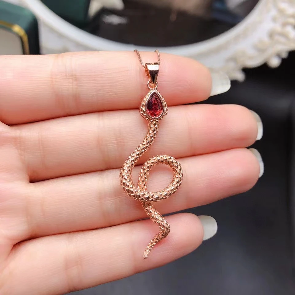 Mode Silver Snake Halsbandhänge med Gemstone 4mmx6mm Natural Garnet Pendant för daglig slitage 925 Silver Garnet Jewelry