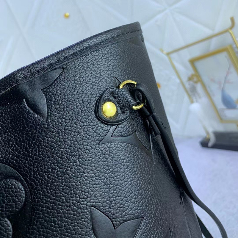 2024 Designer Tygväska kvinnor handväska handväska mode crossbody axel väska svart läder präglade lyxiga handväskor rese shopping totes lady clutch väska komposit