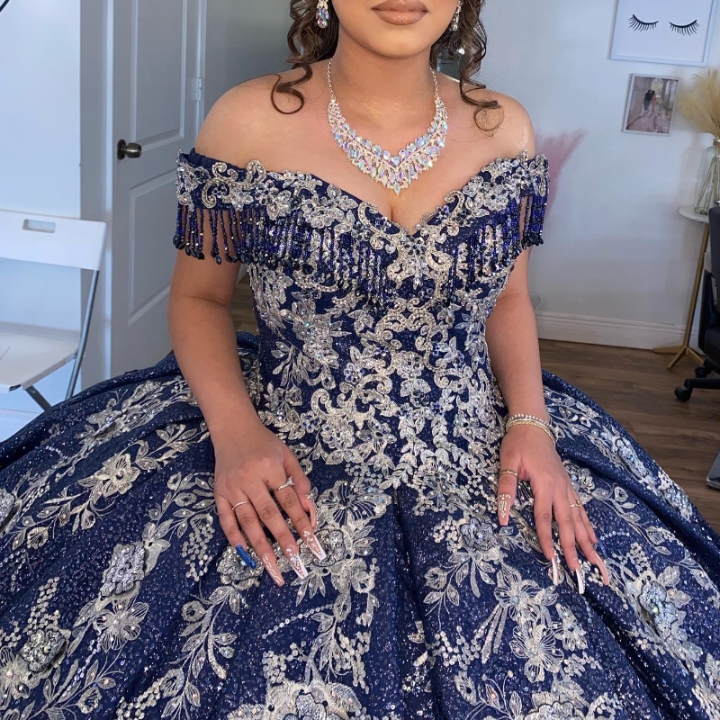 2024 Navy Blue Quinceanera klänningar från axelapplikationerna spetspärlor Vestidos de 15 Formell prinsessan Party Dress Sweet Ball Gown