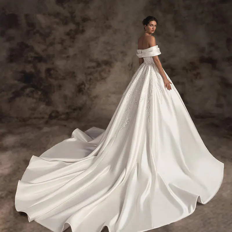 Elegant lace appliques Satin A-Line Wedding Dress Off the Shoulder Bride Gown Boat neck Court Train Plus Size vestido de noiva