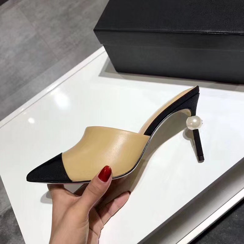 2023Nouvelle arrivée sandales à talons hauts en cuir verni femmes conception unique robe à bout pointu chaussure de mariage noir satin métal imprimé chaussures perle stiletto sandale de luxe