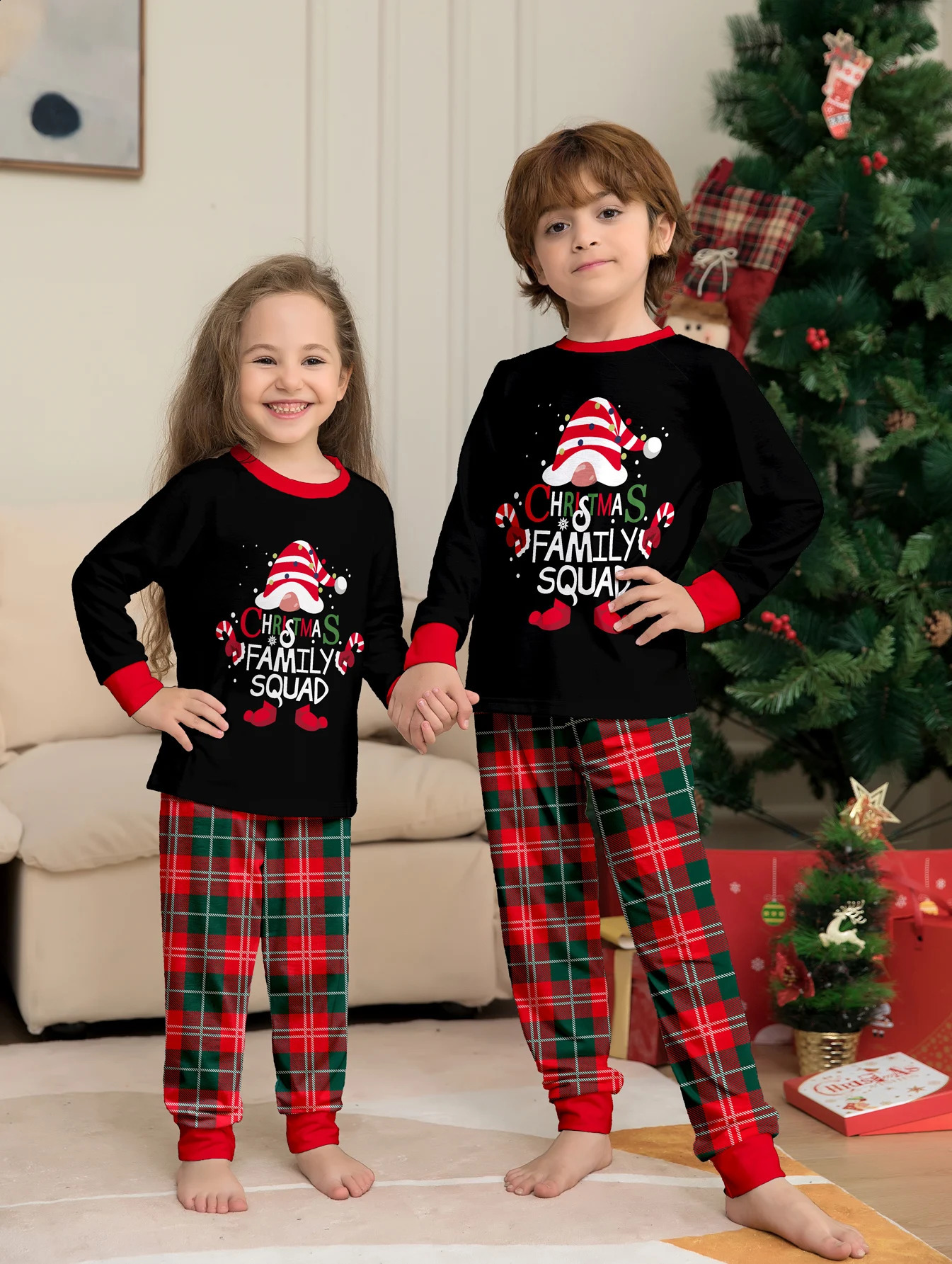 Bijpassende familie-outfits 2024 Vrolijk kerstpyjama Set Ouder-kind 2-delig pak Baby Hond Romper Kerstlook Schattig Zacht 231214