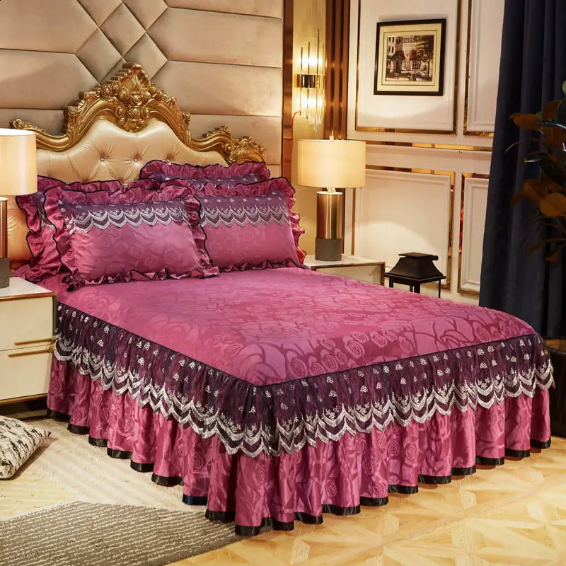 Gonna letto 3 pezzi Set biancheria da letto Copriletto morbido di lusso Gonna letto rialzata Lenzuola di lino regolabili Copriletto Queen King Size con federe 231214