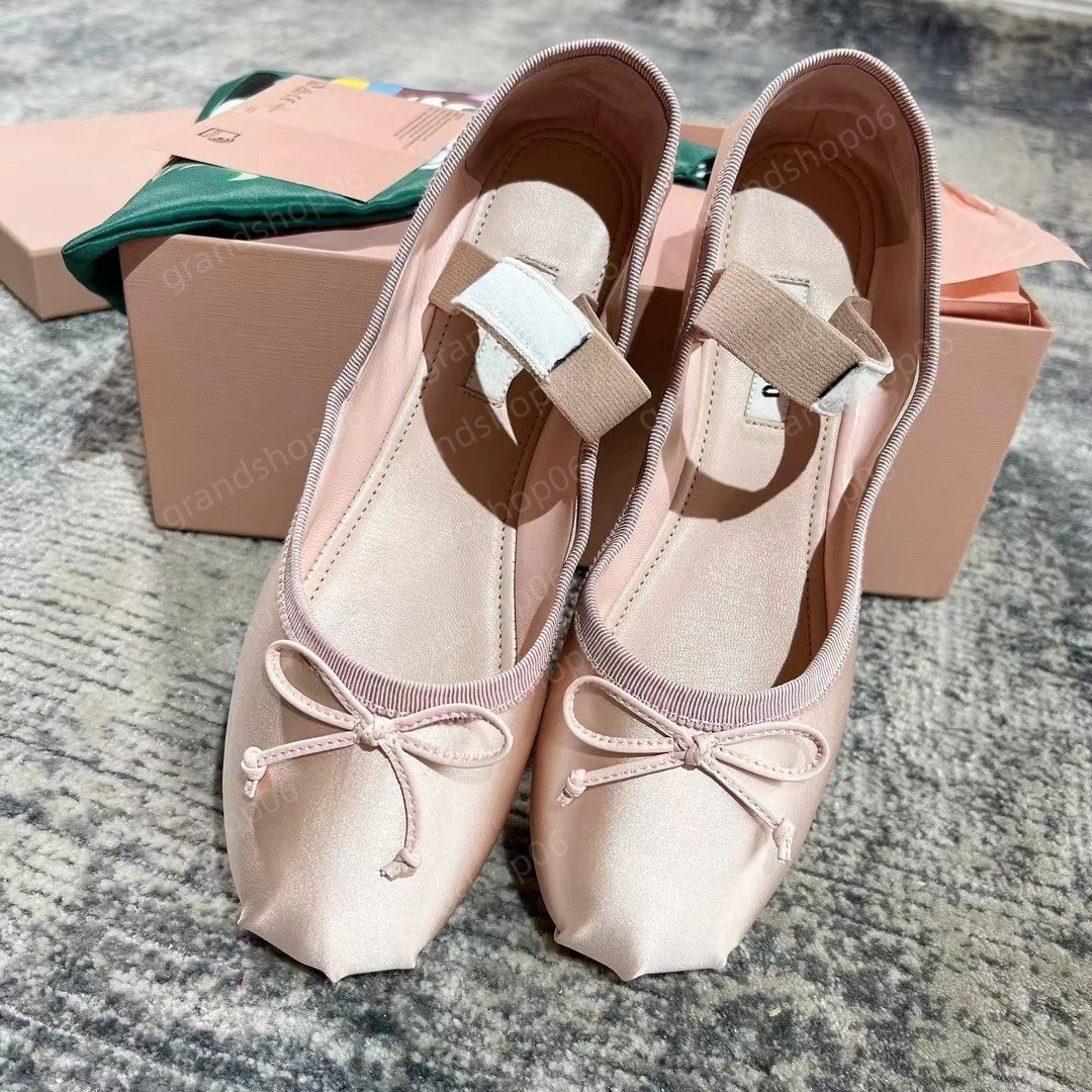 Luxury M Paris Ballet Projektanta mody Profesjonalne buty taneczne 2023 Satin Ballerinas Platform Bowknot Płytkie usta pojedyncze sandały dla kobiet 02 02