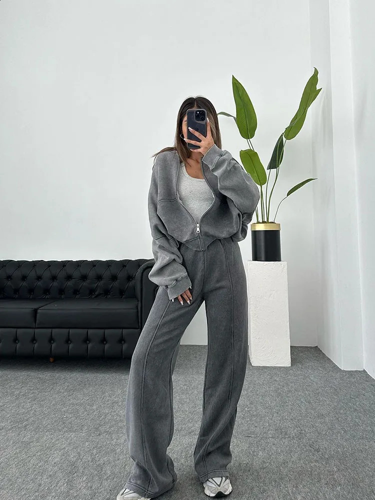 Womens Two Piece Pants Fashionable solid womens track suit casual Oneck pants set for autumn long sleeved zippered jacket loose fashionable sportswear 231214