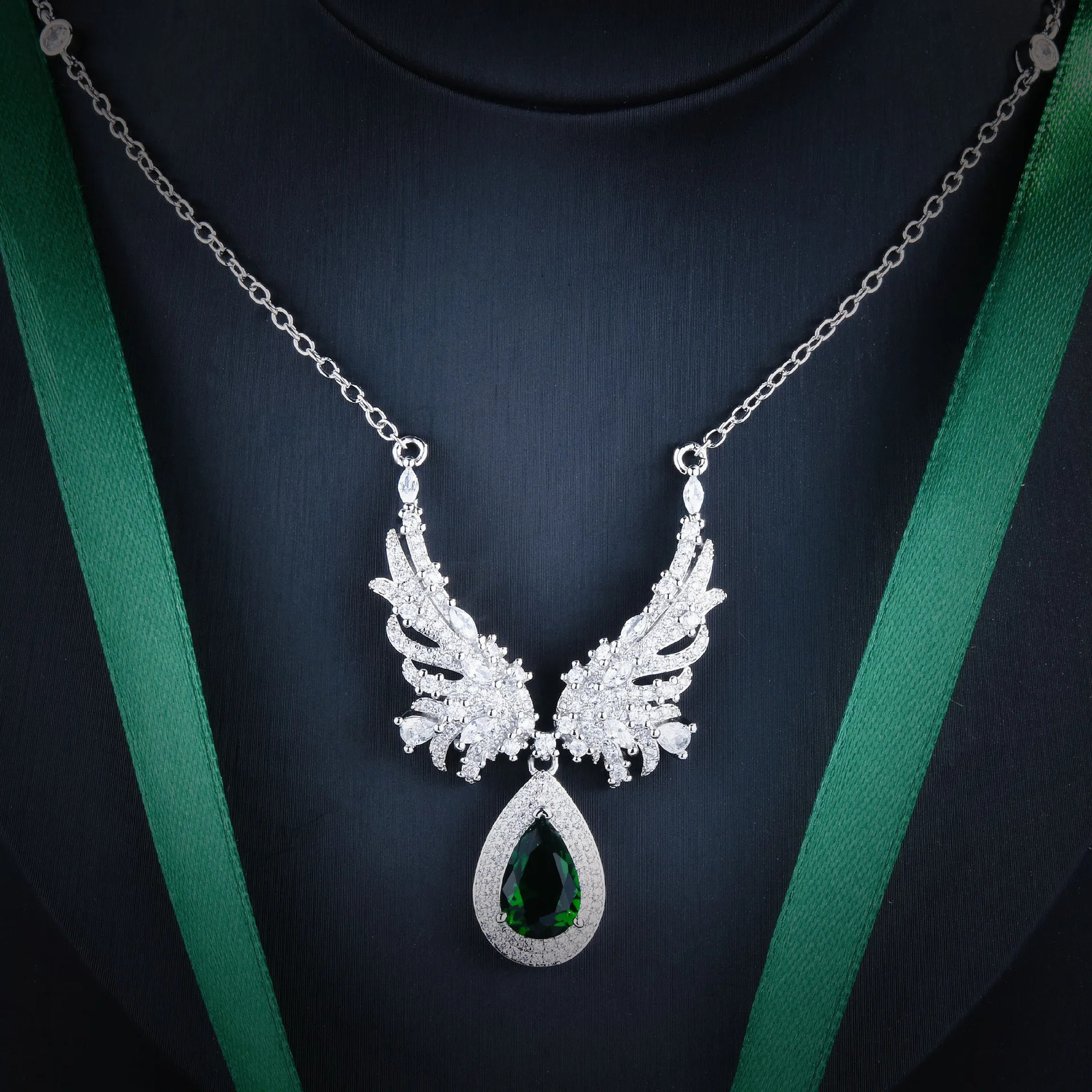 Pingente colares anjo asas esmeralda colar luz luxo premium clavícula corrente verde diamante colorido tesouros feminino festa moda jóias 231214