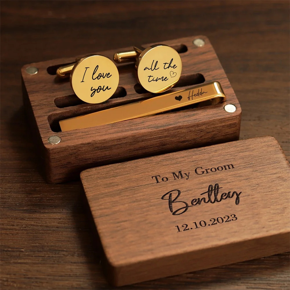 Collares colgantes 2023 Padre de la novia Grabado personalizado Gemelos y conjuntos de clips de corbata Boda personalizada para hombres Regalos de joyería 231214