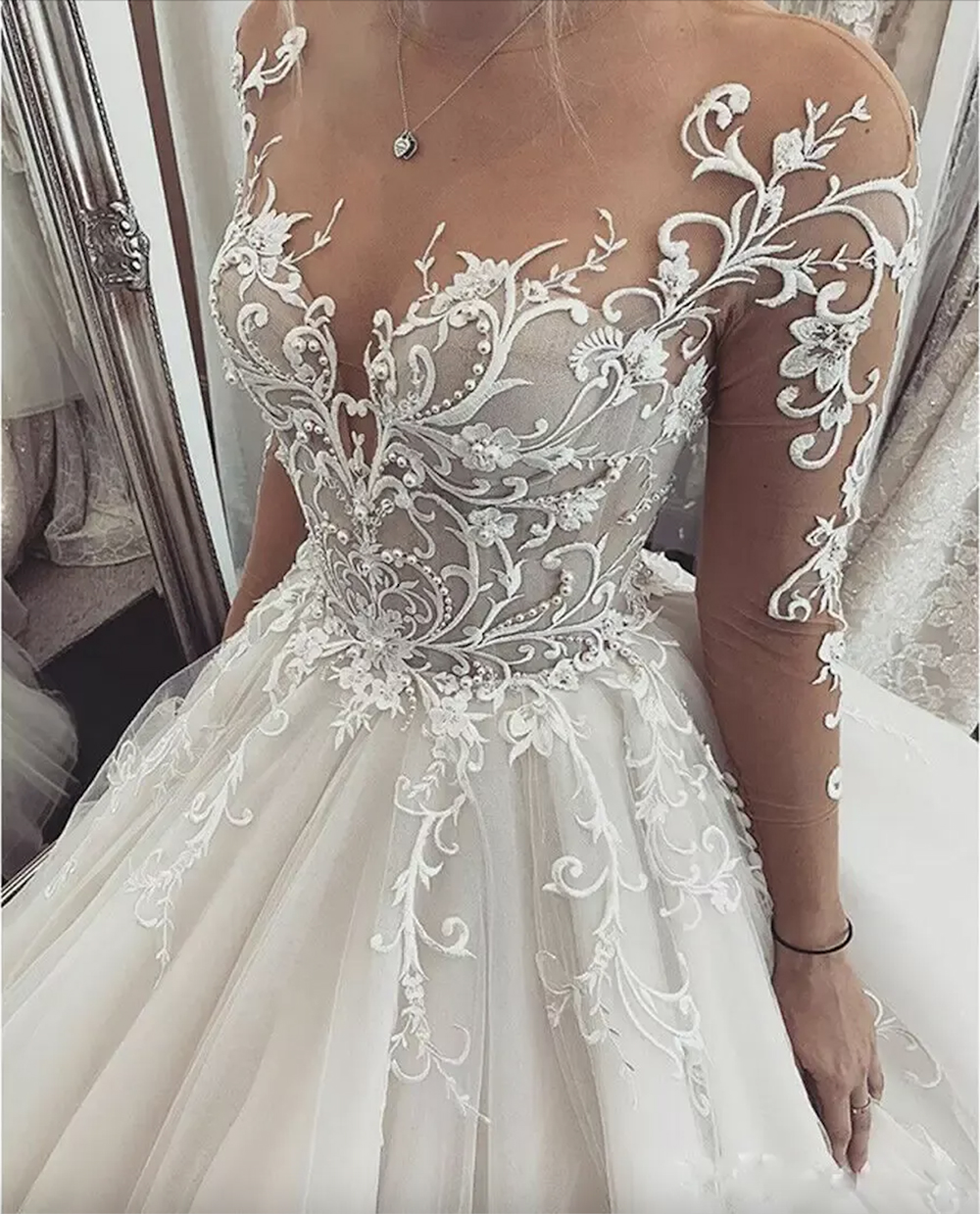 Abiti da sposa a maniche lunghe Abito da sposa Una linea di perline Cristalli Gioiello Collo trasparente 3D Applique floreale in pizzo Tulle Sweep Train Beach Country Abiti da sposa 2023