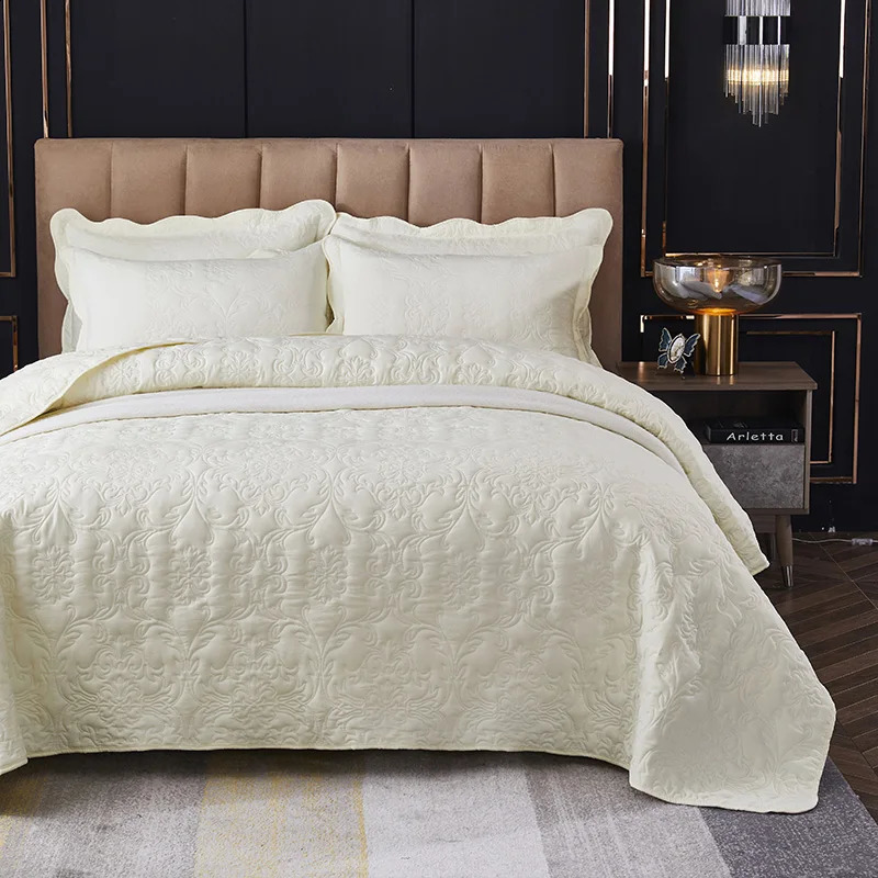 Tagesdecke, hochwertige milchweiße gesteppte Tagesdecke, Bettdecke, 220 x 240 cm, luxuriöse nordische dekorative Bettdecke, King-Size-Tagesdecke auf dem Bett 231214