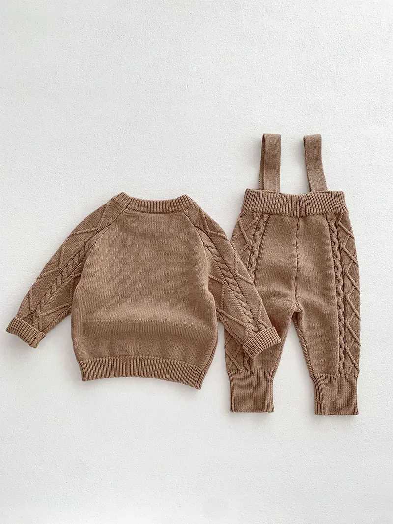 Kläderuppsättningar 2023 Autumn Baby Clother Suit Knit övergripande och solid tröja spädbarnsutrustning R231215