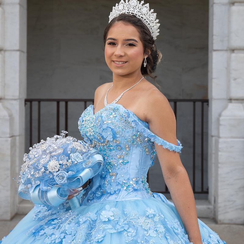 スカイブルーオフショルダーアプリケーション3DFLOWERSビーズ15ドレスQuinceanera Ball Gown Quince Dresses Princess Ompose Gown