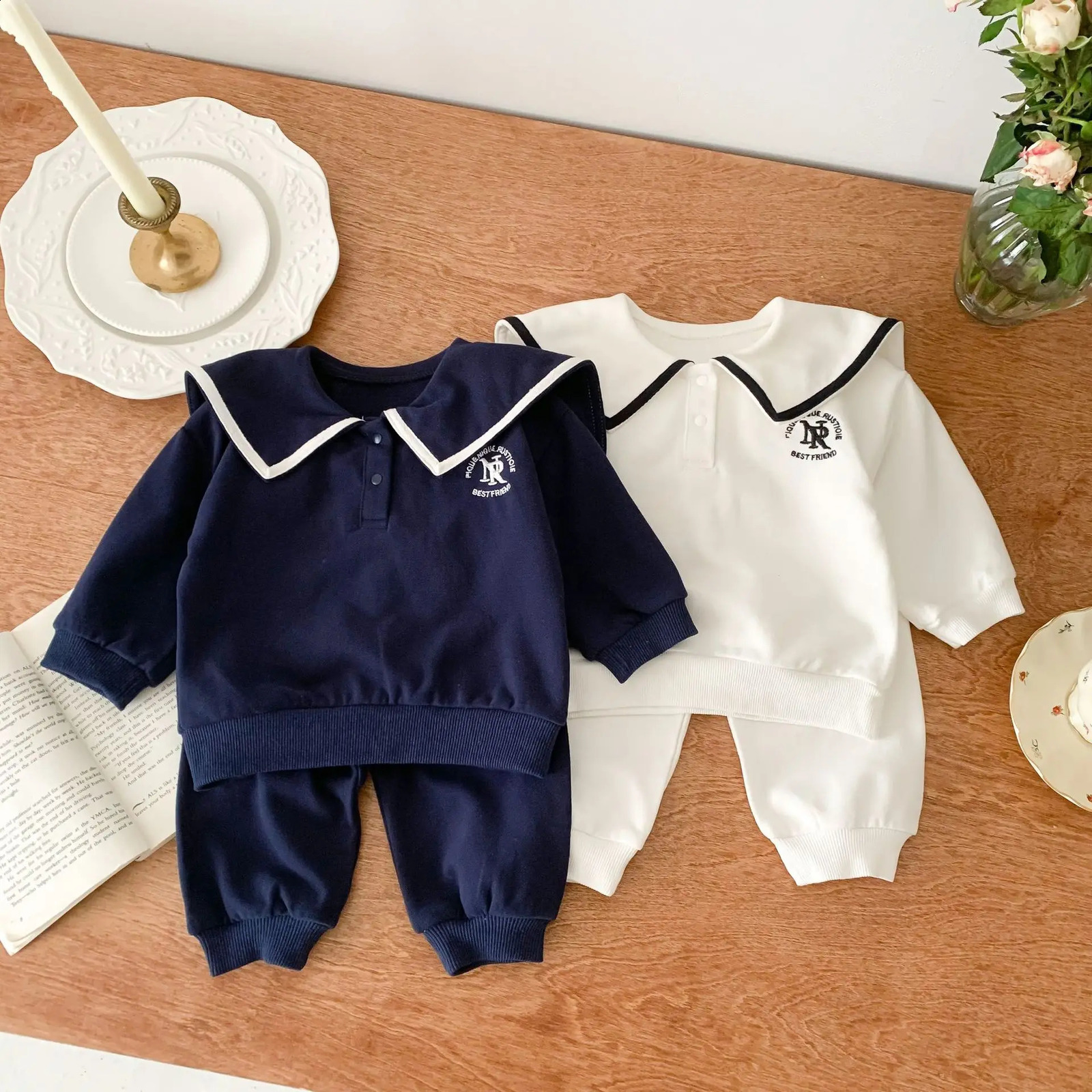 Ensembles de vêtements Coréen automne bébé garçons 2 pièces ensemble de vêtements coton à manches longues marin décolleté sweat couleur unie pantalon suivi vêtements garçons ensemble 231214