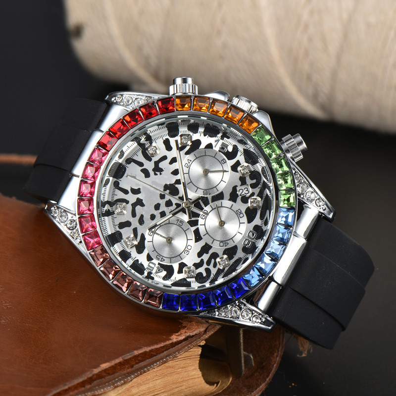 Reloj de lujo con diamantes para hombre, reloj de diseño, movimiento de cuarzo automático, correa de plata de 40 mm, correa de caucho, reloj resistente al agua de zafiro, pulsera de moda, regalo