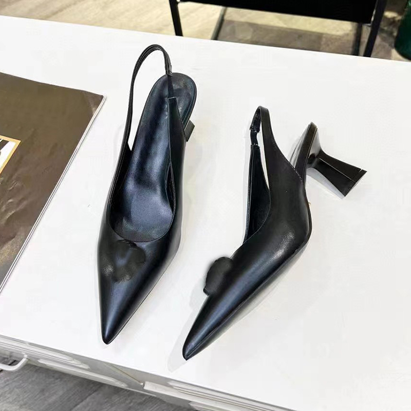 Tacchi alti firmati Scarpe eleganti da donna in vernice spessa con panino cavo Abito da festa a punta con gioielli in metallo Scarpe da sposa Sandali con punta quadrata