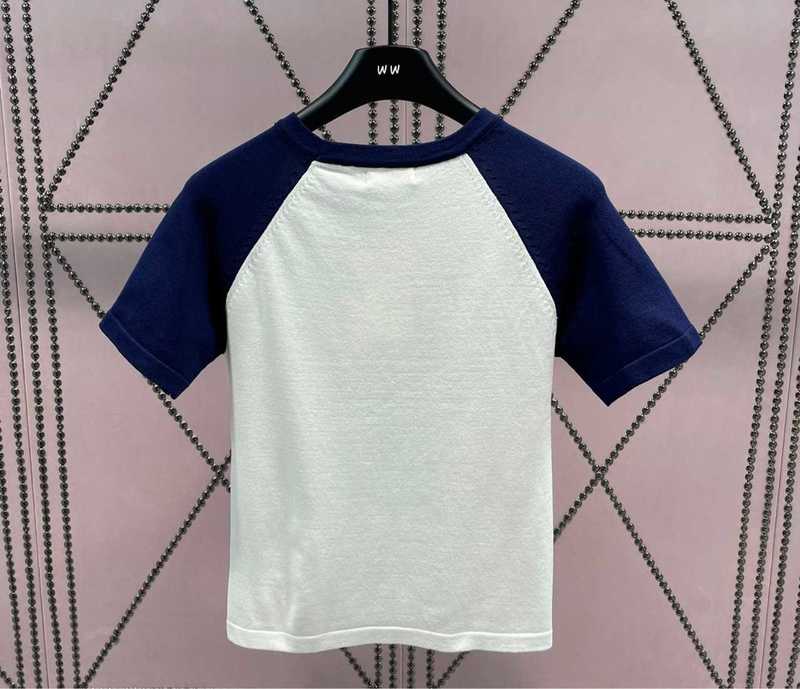 T-shirt da donna Designer CE Nuova camicia a blocchi di colore lavorata a maglia Top Materiale in filato morbido Elastico Versione confortevole BUBE
