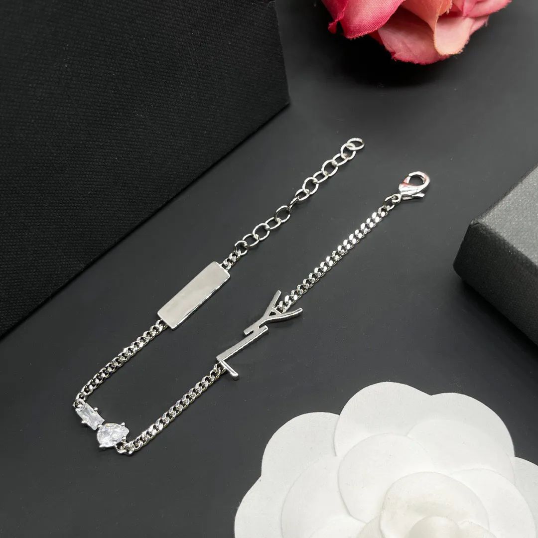 Bracelet Designer Bracelet Luxury Designer Bracelets Alphabet Design Valentine Gift Noble And Elegant Women Bracelet