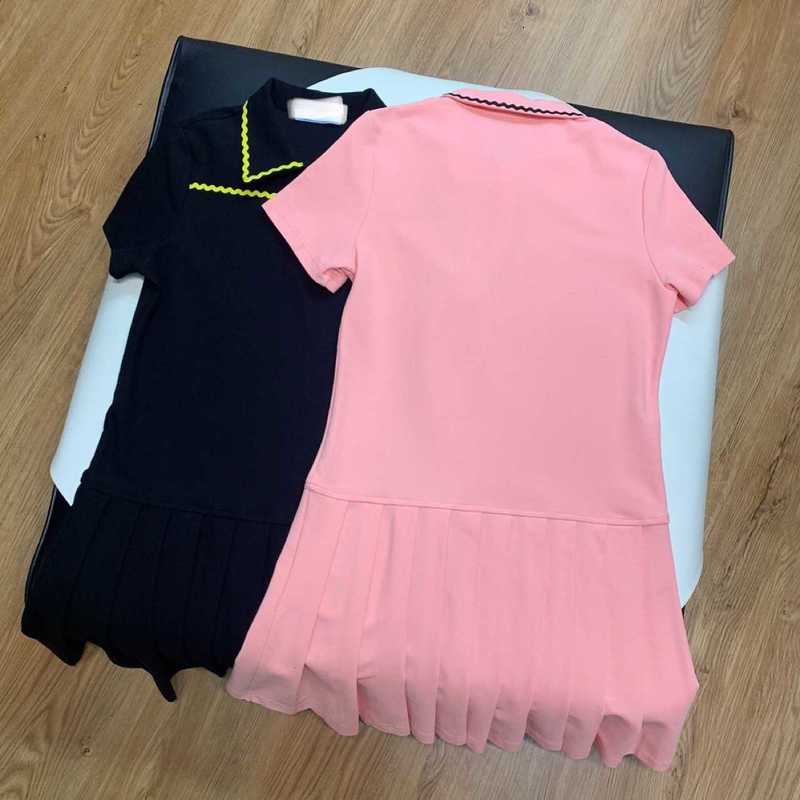 Vestidos de trabalho designer de luxoPA Novo vestido de manga curta com gola polo em preto e rosa, atmosfera de verão cheia de algodão, confortável e elegante SIM