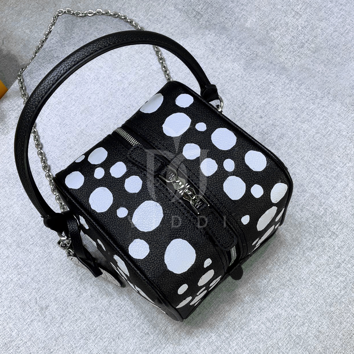 고급 디자이너 토트 화장품 가방 YK Square Bag Staynetry Bag Lady Mini Crossbody Bag 토트 가방 여성 디자이너 워시 파우치 메이크업 가방 미니 어깨 동전 지갑