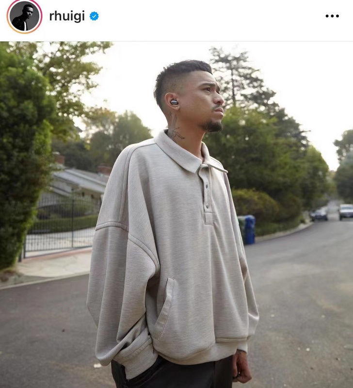 Rhuigi, the manager of the American high street RH, has a retro-style roll-neck pullover ins, a super hot sweatshirt