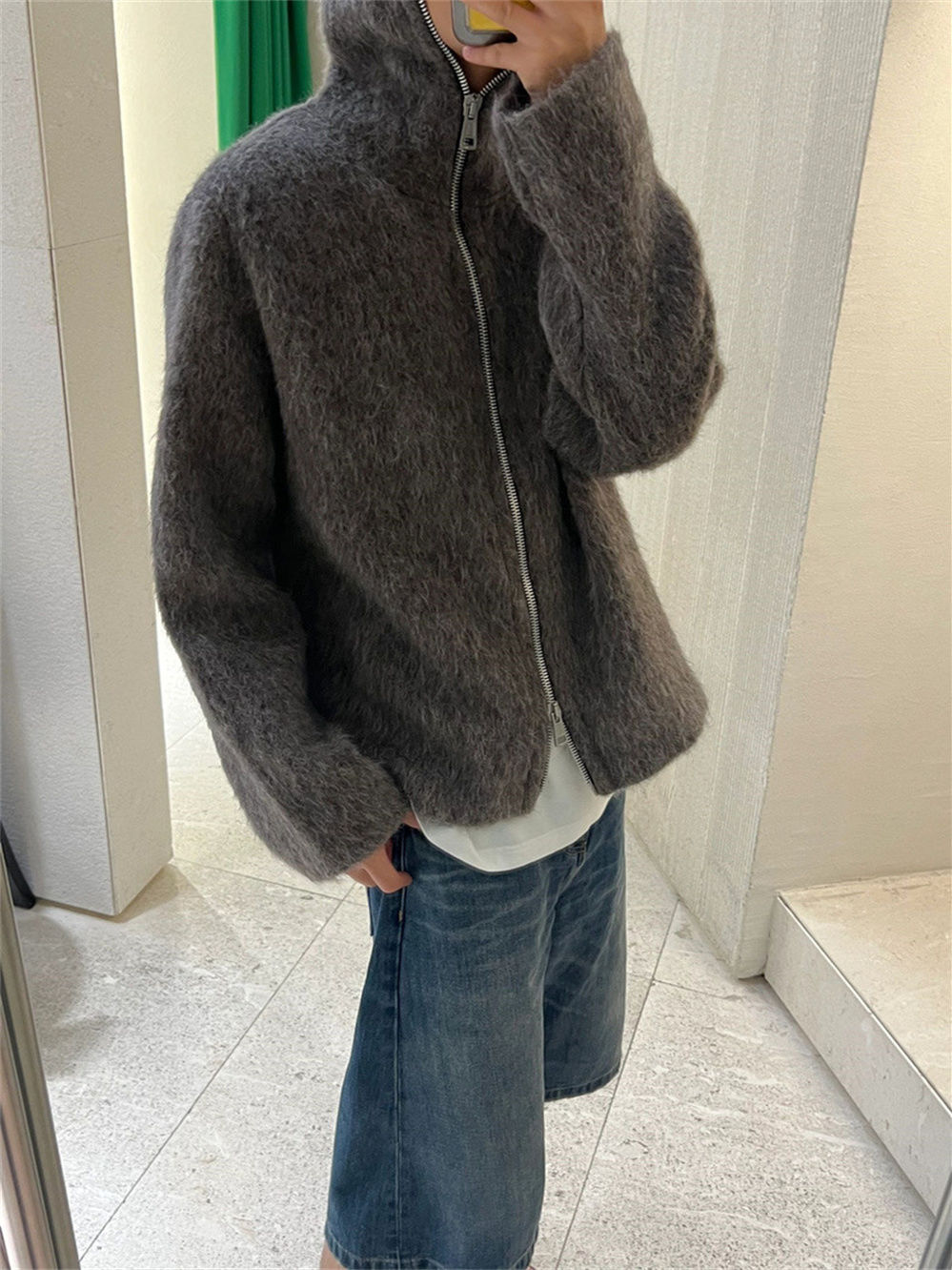 Il nostro cappotto lavorato a maglia con cappuccio allentato casual in misto lana con cardigan in mohair con cerniera grigia Legacy