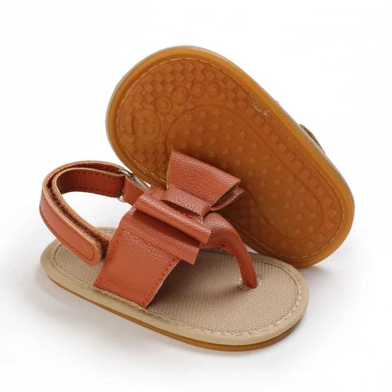 Sandales 2023 Été Nouvelles sandales pour les bébés filles décoration d'arc marron anti-glisser semelles doux chaussures plates pu premier walker nouveau-né 0-18ml240429