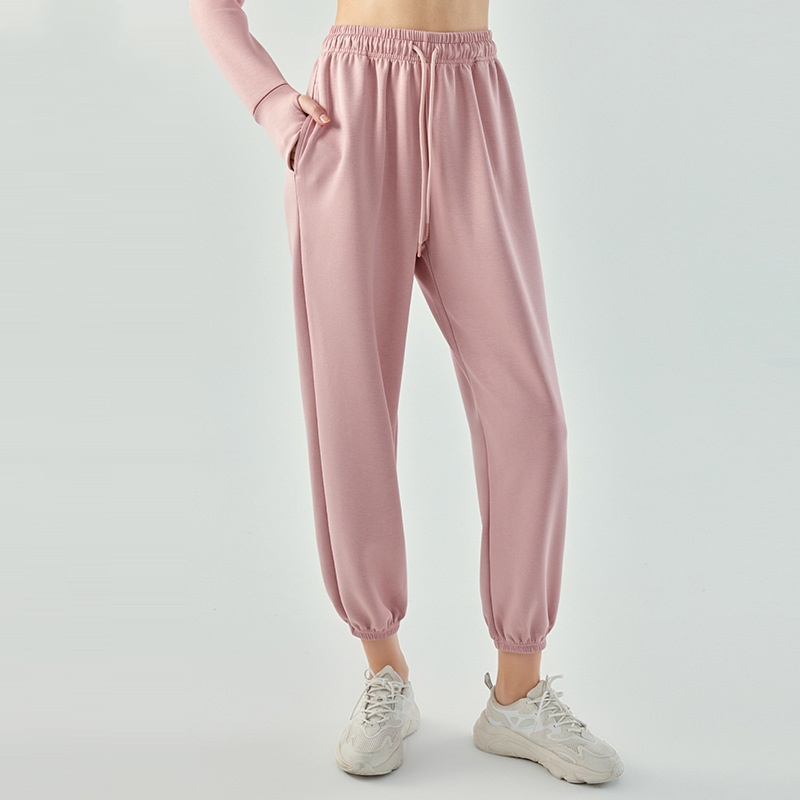 Al Yoga Wear 여성의 아홉 번째 조깅 바지를 잡아 당길 준비가되어 있습니다.