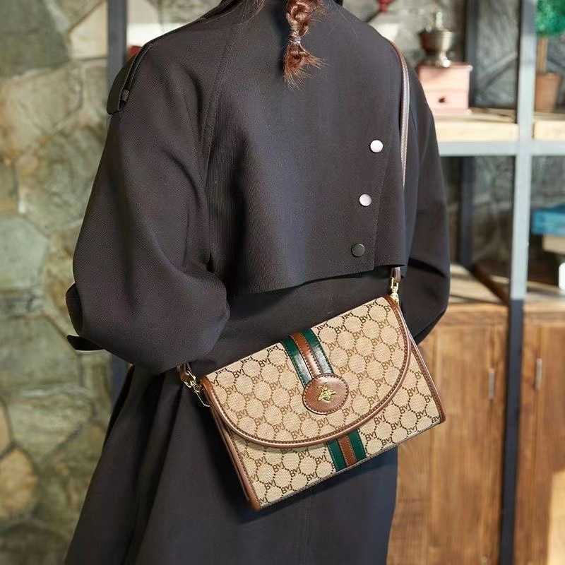 2024 새로운 디자이너 여성 크로스 바디 어깨 인기있는 네트워크 레드 작은 패션 다목적 봉투 크로스 바디 여성 가방 가방