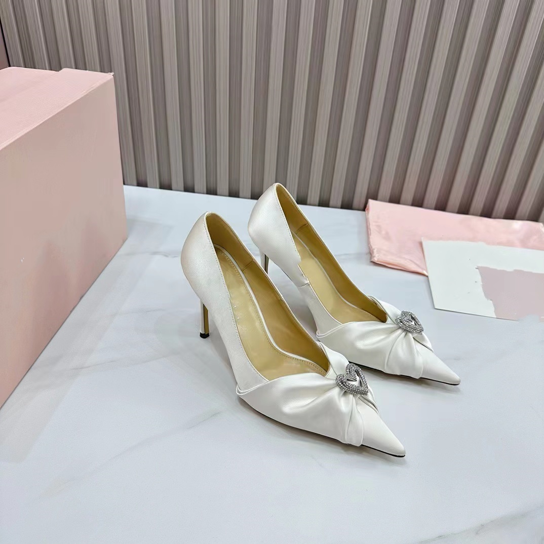 Scarpe firmate, diamanti a farfalla di nicchia, materiale in pelle fresco e alla moda, di fascia alta, semplice e suggestivo