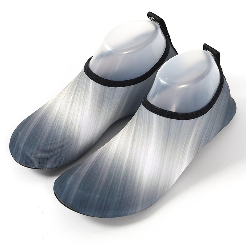 Chaussures d'eau unisexes, chaussettes de plage à séchage rapide, chaussures pieds nus pour hommes et femmes, baskets légères de natation en amont, chaussures d'eau de Yoga rayées colorées