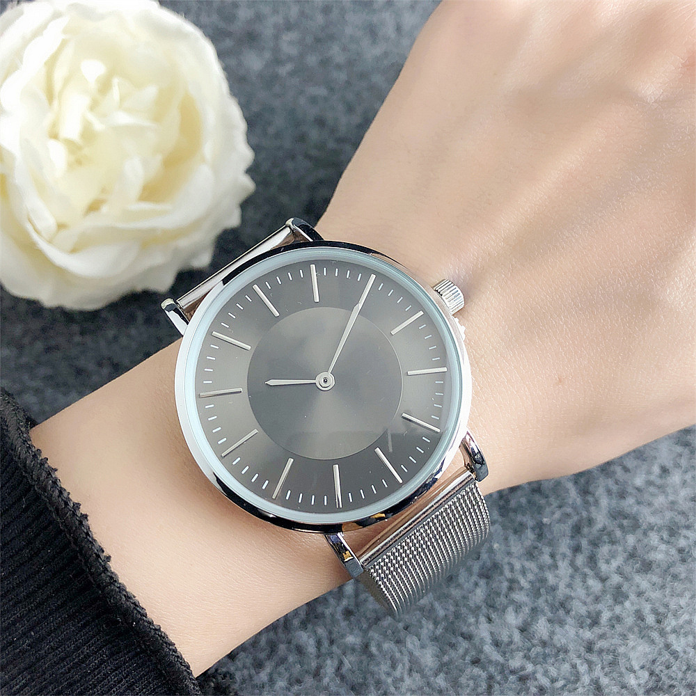 Montres-bracelets de marque complète pour hommes et femmes, bracelet métallique en acier, Quartz avec Logo, horloge de luxe TT 75