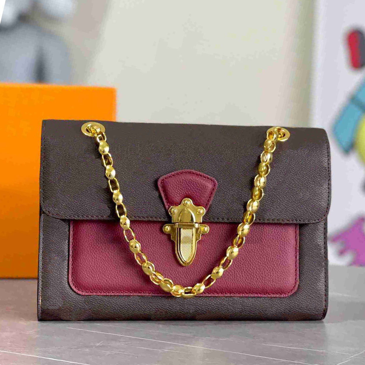 Toppkvalitetsdesigners kvinnor handväska Victoire axelväska stor kapacitet Klassisk lyxmetall Real Leather Logo