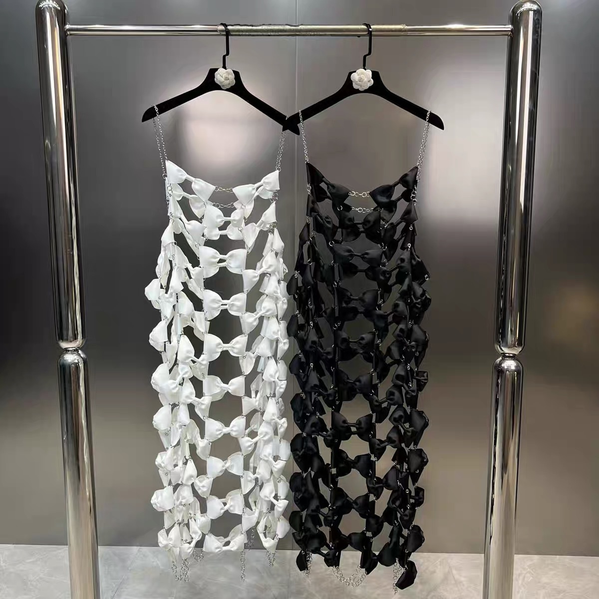 1207 XL 2024 Mailand Runway Kleid Frühling Herbst Spaghettiträger ärmellos schwarz weiß Marke gleichen Stil Damen Kleid Mode hohe Qualität