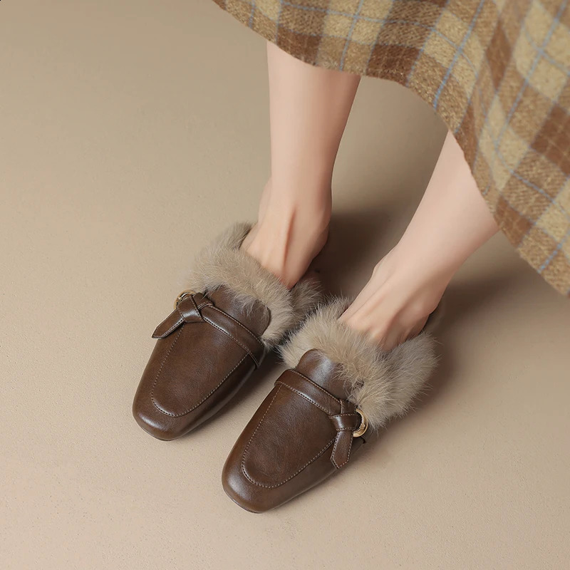 Slippers Rabbit Hair Cowhide Slippers Metal Buckle Autumn Muller Shoes Golden Velvet Retro Slippers Fashion Outwear Slippers 231219