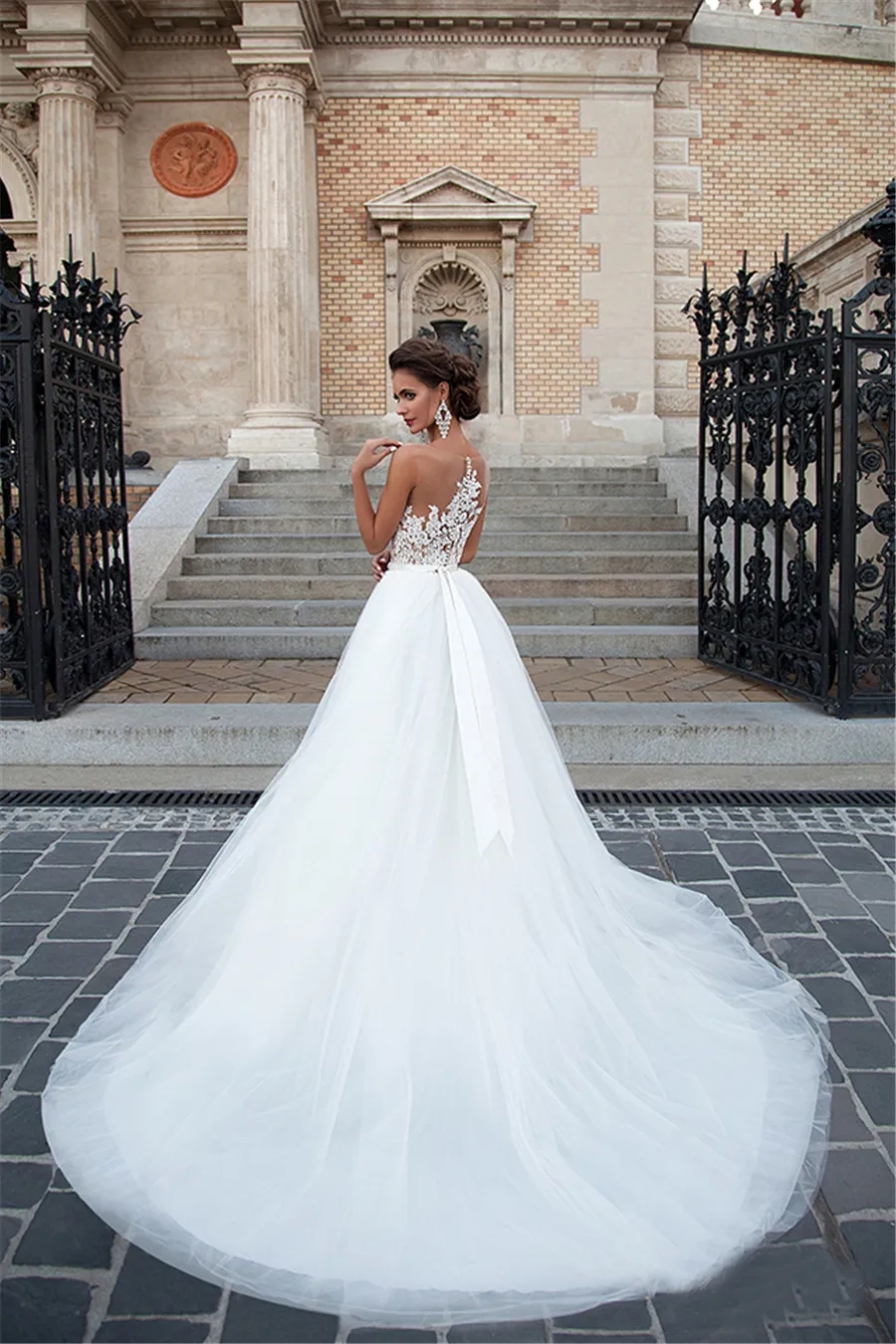 الدانتيل زين الخط واللون العاري داخل فستان الزفاف A-line tulle tulle beading blead bridal dress vestido de noiva