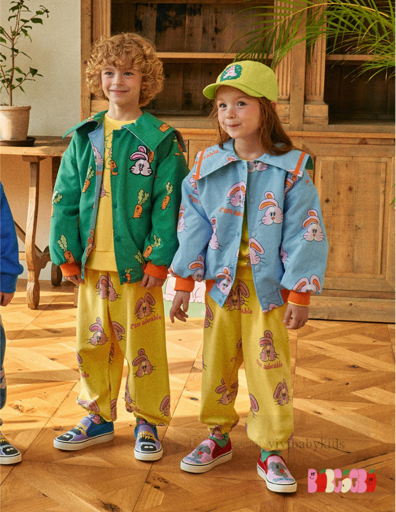 2024 Spring Girls Rabbit Printed Jacket Children 가역형 옷깃 아웃복 아웃복 아동 만화 주름 데님 서스펜더 드레스 Z6151