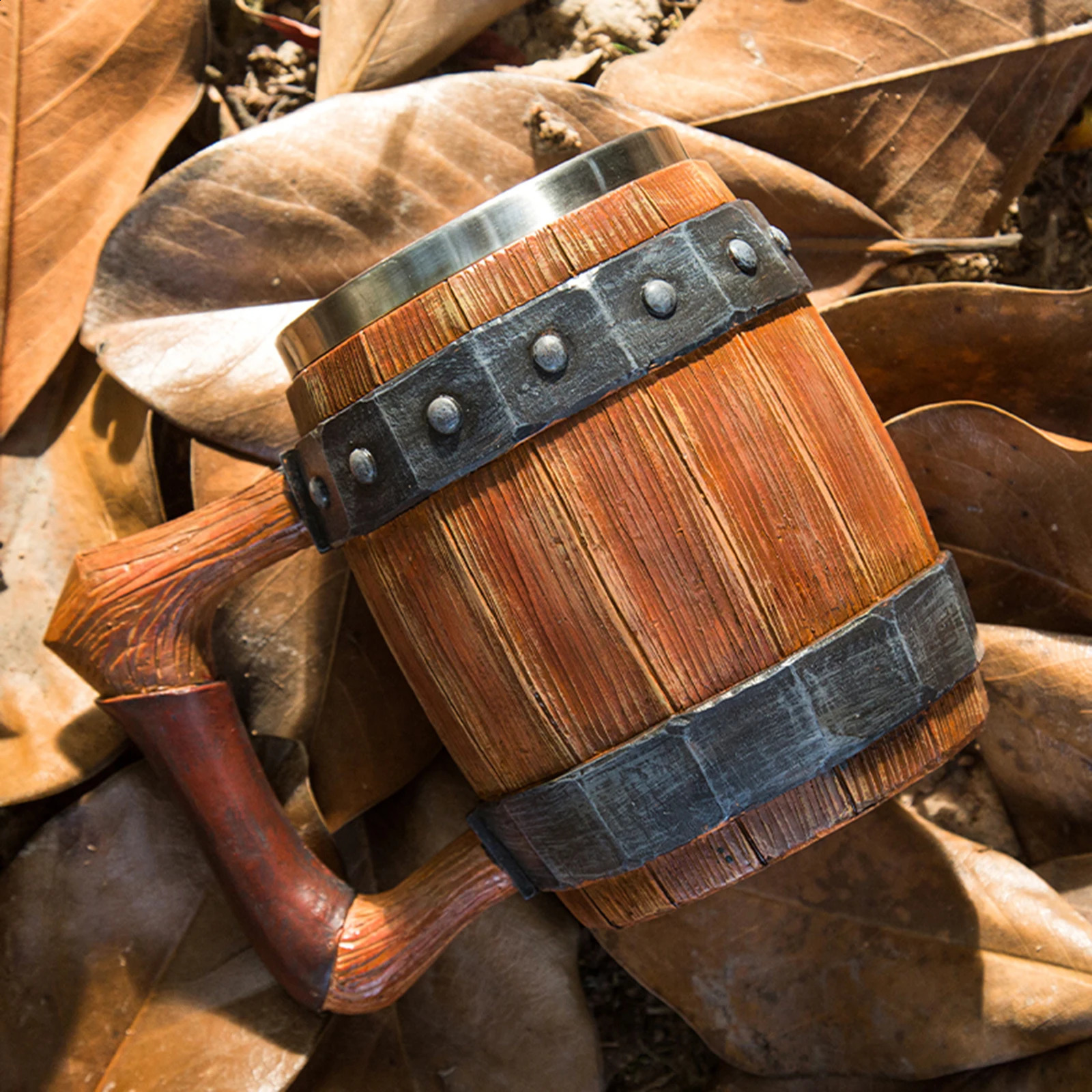 Objets décoratifs Figurines Tonneau en bois Viking Chope à bière avec rivets Cuir Style Viking Résine Acier inoxydable Chope à café Tasse à vin Cadeau de Noël pour homme 231218