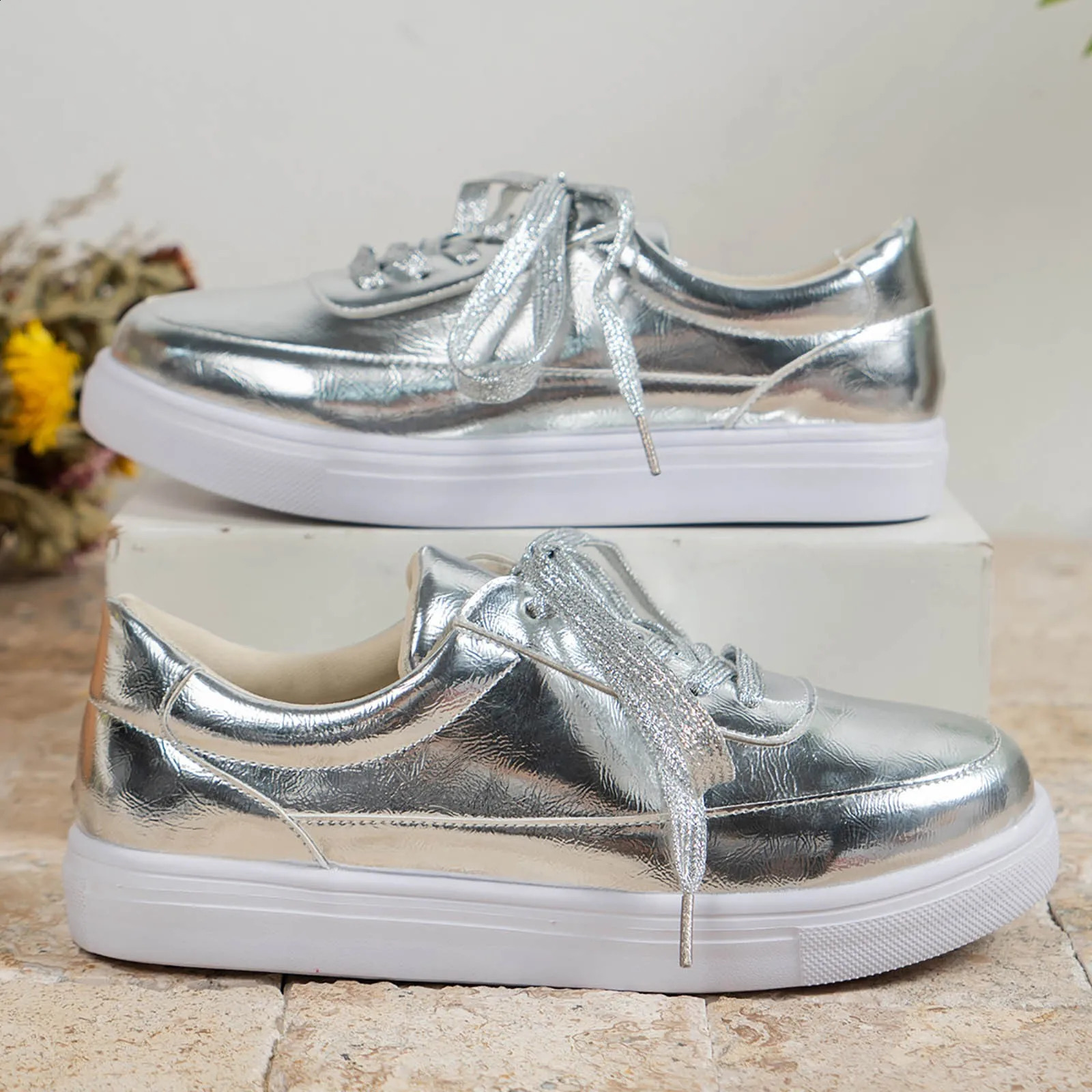 Klänningskor silverbåt för kvinnor tjock plattform casual sneakers höjd ökar snörning skor rund tå damer platt sapato 231218