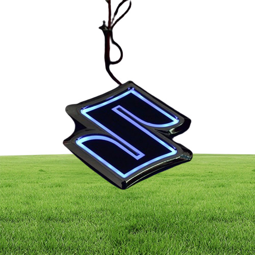 Style de voiture 805cm8cm Whitebluereered 5d Badge Badge Emblème Logo LED LED LETH Sticker Laut pour Suzuki Zukialtojimnyswift6885090