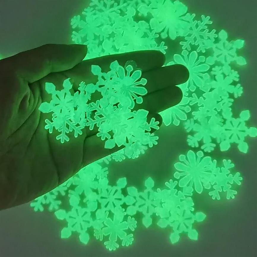 Decorazioni natalizie 50 pezzi Adesivo da parete con fiocco di neve luminoso Glow In The Dark fluorescente la casa Anno Xmas Party Decal308A