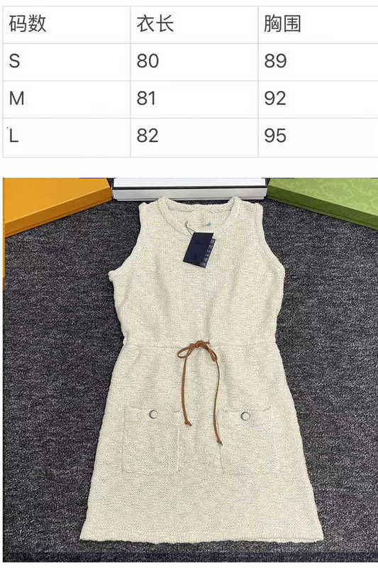 Grundläggande casual klänningar Designer P stickad ärmlös midja tank top klänning av vit enkel och generös kort kjol ny för sommaren 2023 3y5d