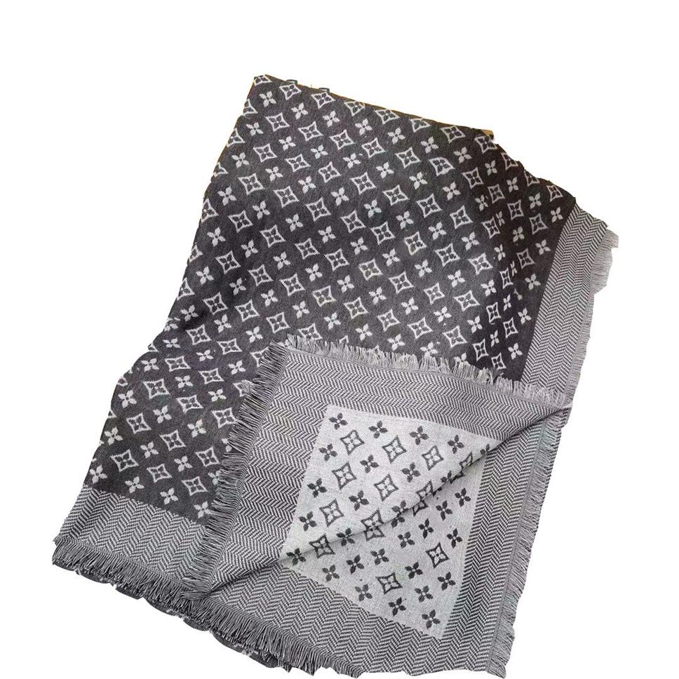 Sciarpa di seta del progettista di marca Foulard femminile Bandana Scialli lunghi Avvolge Sciarpe invernali al collo Pashmina Lady 90 e 90194Q