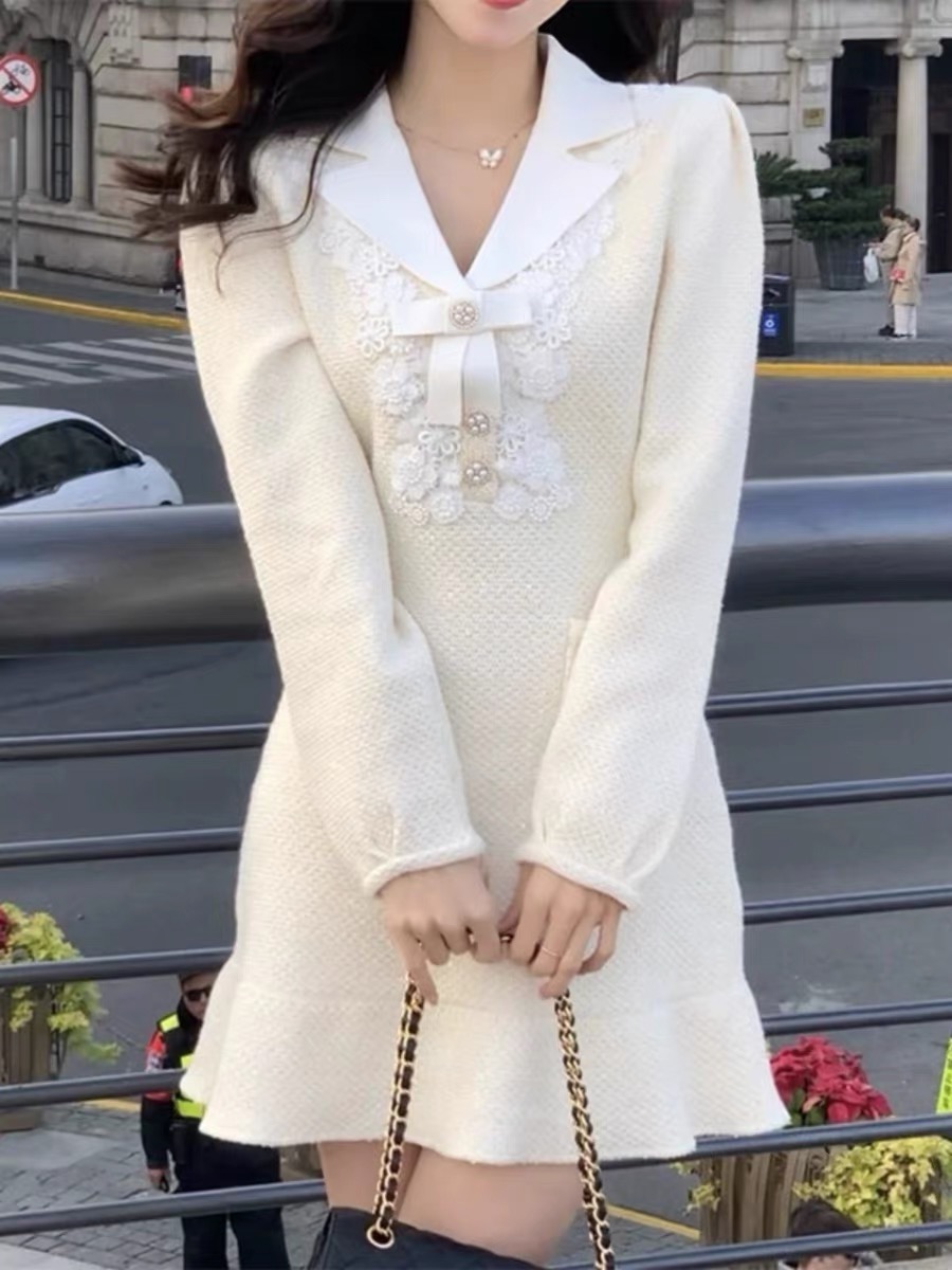 Self port * rain 2024 early spring new French style small fragrant ivory long sleeved short skirt with lace decoration knitted dress for women