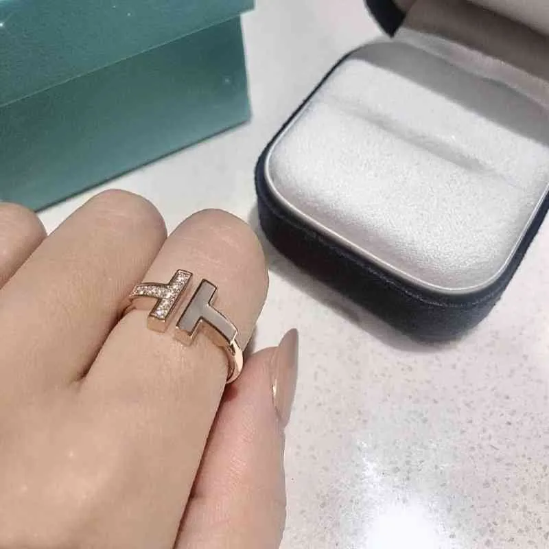 Tiffanyjewelry Designer Woman Ring Luxury Gold Ring 925 Serling Silver Plate 18K Rose Gold Opening Diamond Half Wedding Anniversary for Women Gift med Box 842