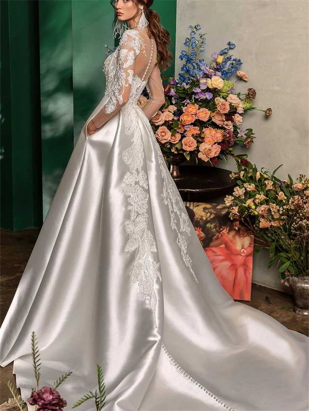 Eleganti Avorio in raso a linea abiti da sposa Abiti ricami in pizzo in perline al collo a maniche lunghe a maniche lunghe boho da sposa con bottoni tasca