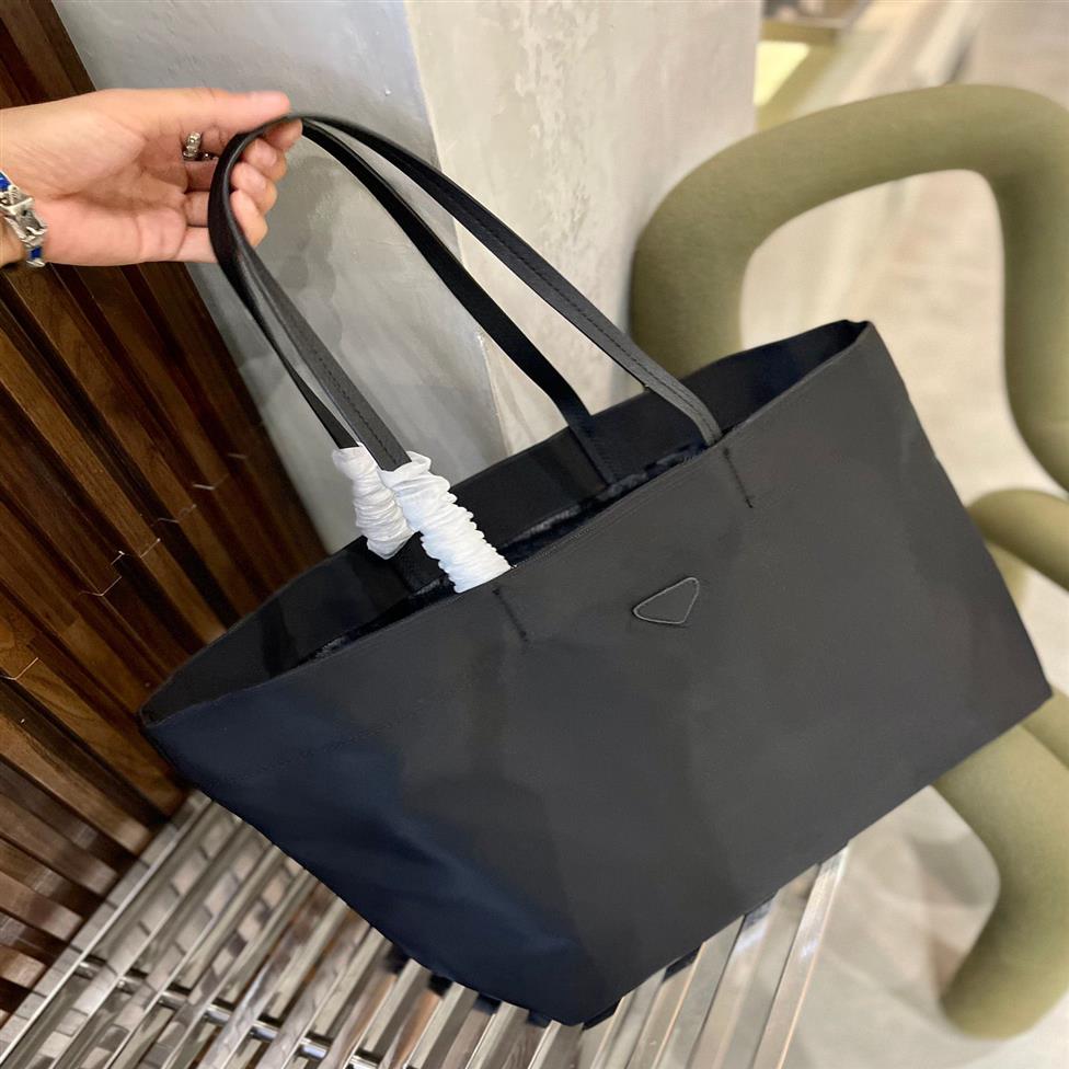 2021 Ladies Large Brand Shopping Bag Recycled Nylon Totes Bolsas de Bolsa de Bolsa Oxford Bolsas de Viagem portáteis182h