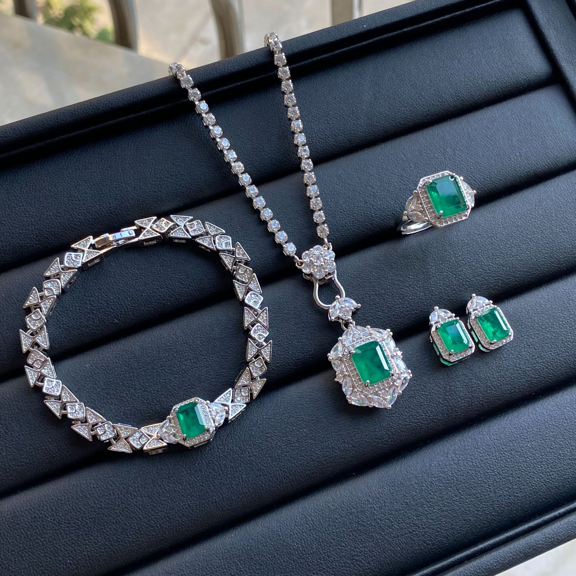 Лабораторный изумрудный бриллиантовый комплект ювелирных изделий из стерлингового серебра 925 пробы, обручальные кольца, серьги, ожерелье, браслет для женщин, подарок