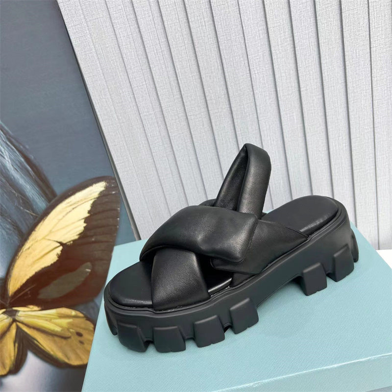Ünlü Tasarımcı Kadın Marka Sandalet Terlik Siyah ve Beyaz Moda Yüksek Rise Kalın Çözilmiş Patent Deri Kadınlar Shoessandale